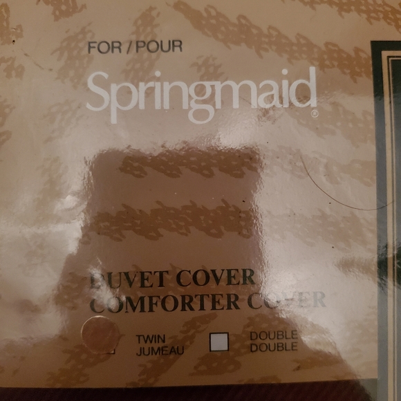 NIB Duvet Cover, Comforter Cover and 2 King Pillow Cases - Picture 2 of 5